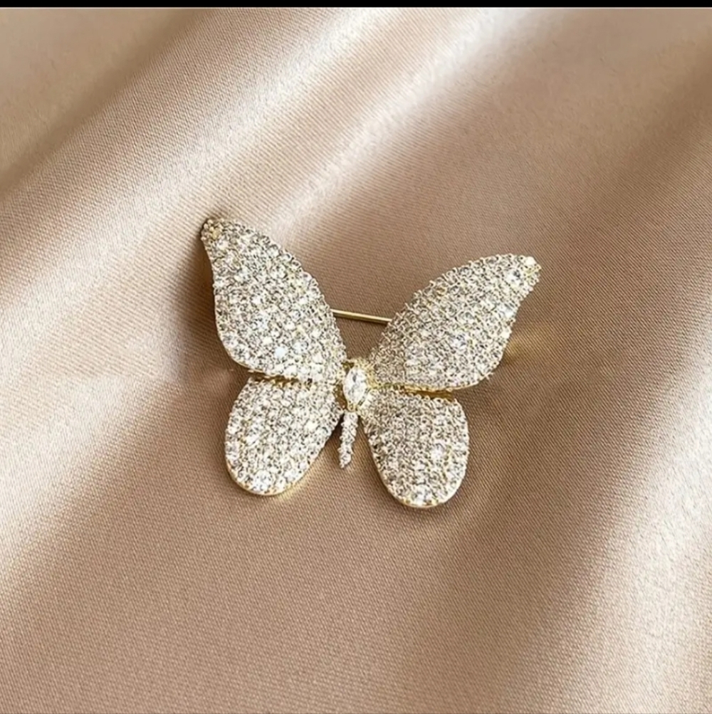🆕️🦋 GOLD-TONE RHINESTONE BUTTERFLY BROOCH PIN🦋